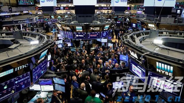 放飞和平鸽 纪念大会在《歌唱祖国》大合唱中结束