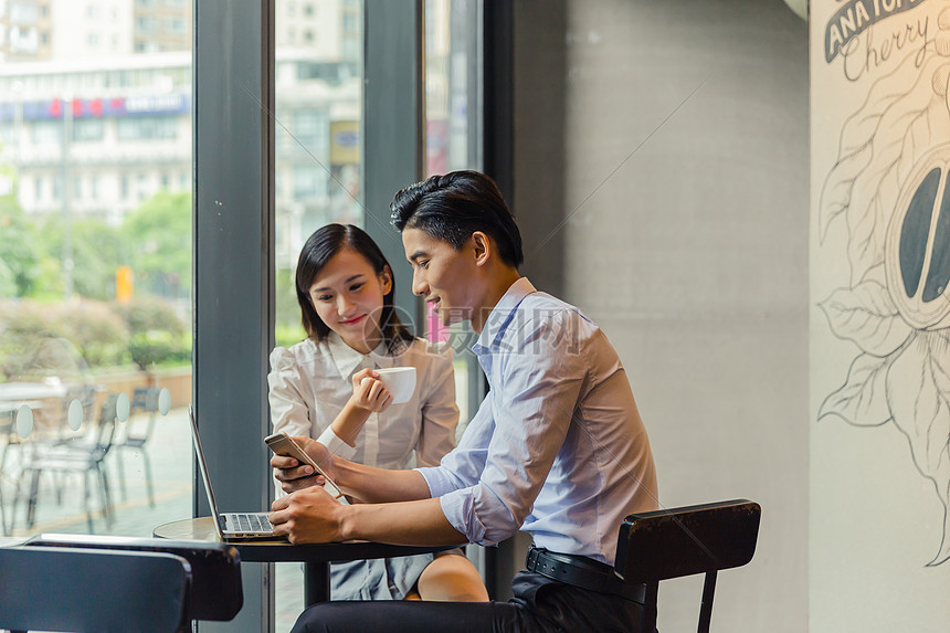 美国消费电子支出现“脆弱曙光”？摩根士丹利警告：信心恶化和返校季疲软可能限制行业复苏